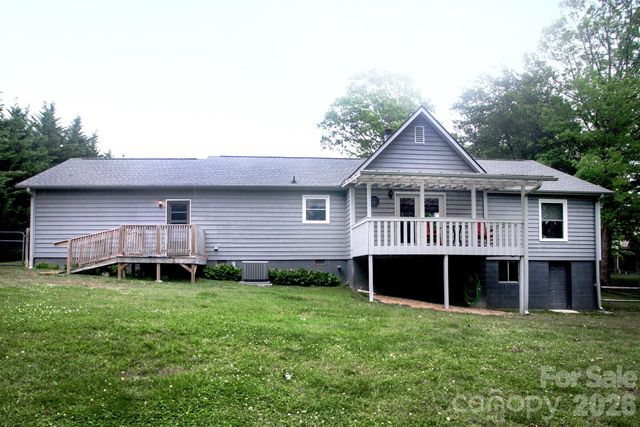 104 Richards Drive, Hendersonville, NC 28792