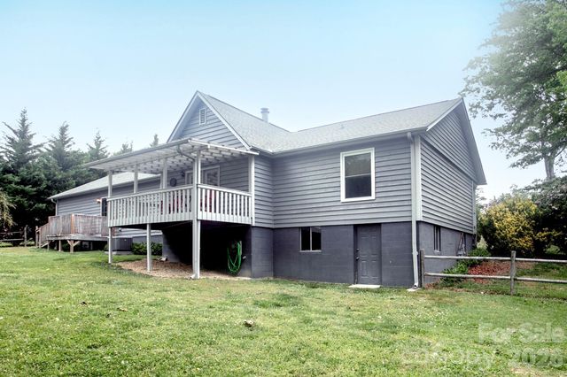 104 Richards Drive, Hendersonville, NC 28792
