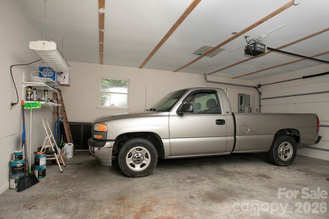 104 Richards Drive, Hendersonville, NC 28792