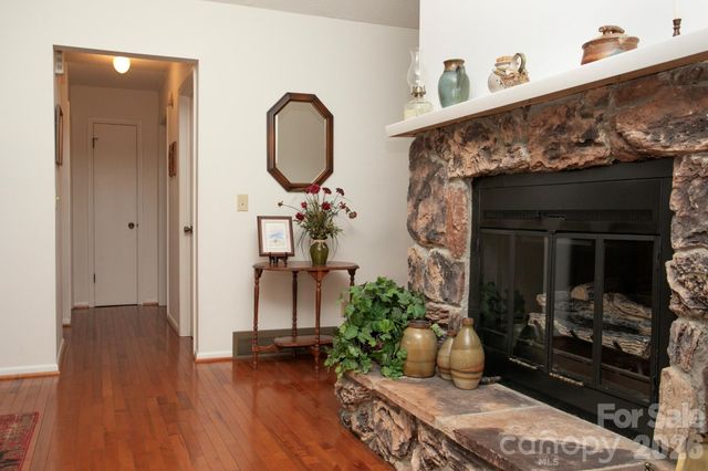 104 Richards Drive, Hendersonville, NC 28792