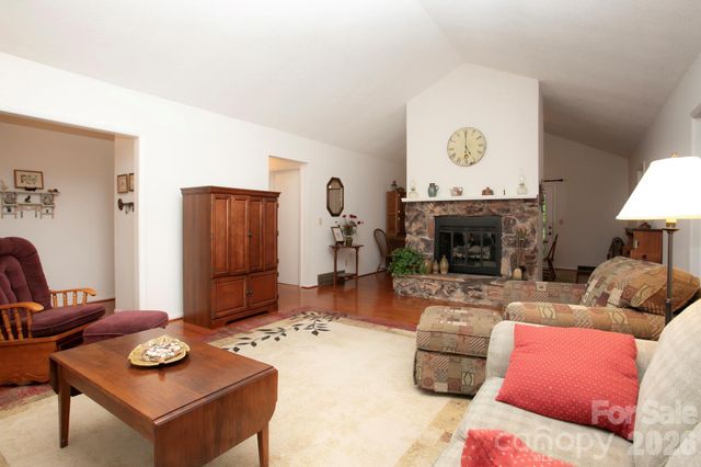 104 Richards Drive, Hendersonville, NC 28792