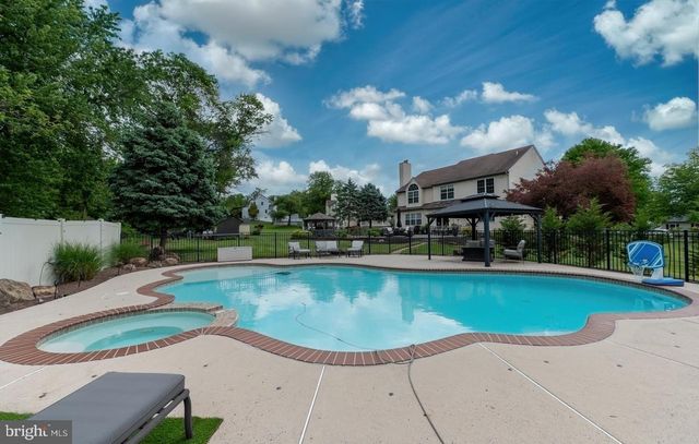 53 GREEN BRIAR DR, Phoenixville, PA 19460