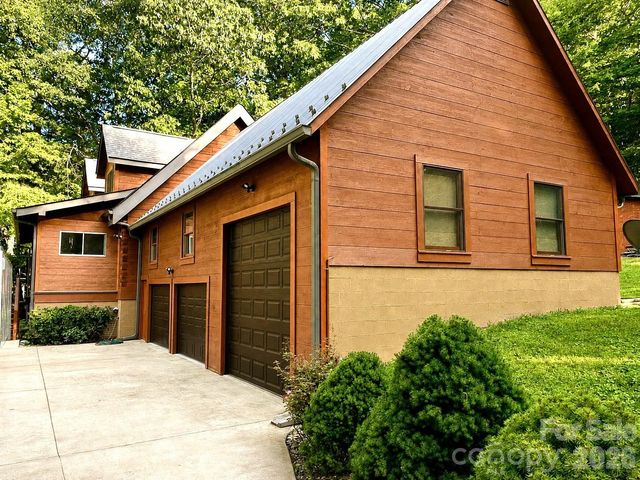 153 Montgomery Place Lane, Zirconia, NC 28790