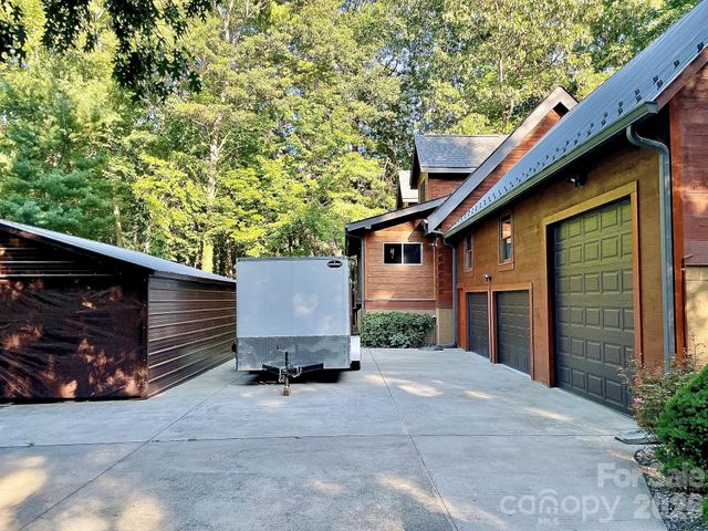 153 Montgomery Place Lane, Zirconia, NC 28790