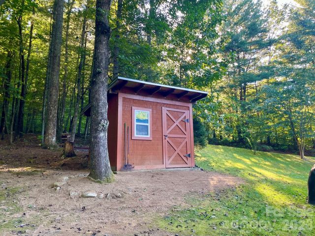 153 Montgomery Place Lane, Zirconia, NC 28790