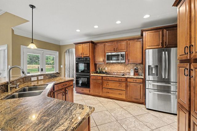 4147 Ironwood Dr, Greenbrier, TN 37073