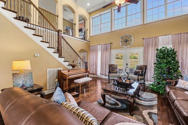 4147 Ironwood Dr, Greenbrier, TN 37073