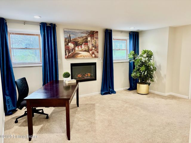 12016 Parkland Ct, Middeltown, KY 40243