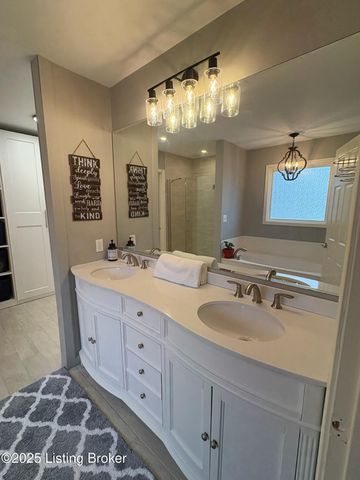 12016 Parkland Ct, Middeltown, KY 40243