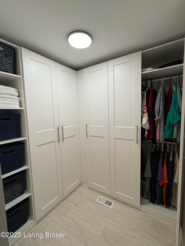 12016 Parkland Ct, Middeltown, KY 40243