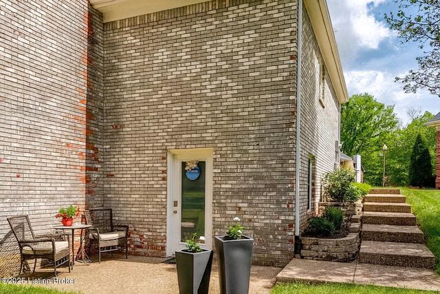 12016 Parkland Ct, Middeltown, KY 40243