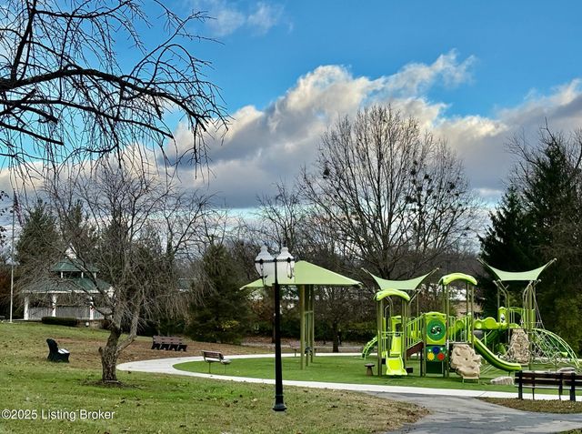 12016 Parkland Ct, Middeltown, KY 40243