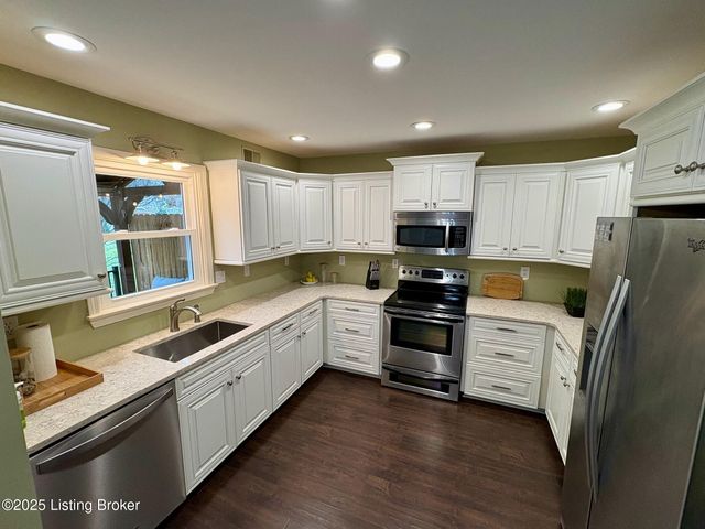 12016 Parkland Ct, Middeltown, KY 40243