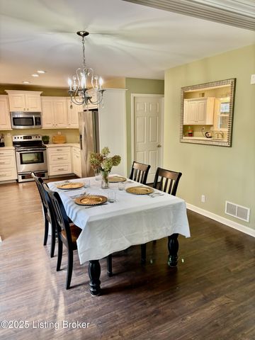 12016 Parkland Ct, Middeltown, KY 40243