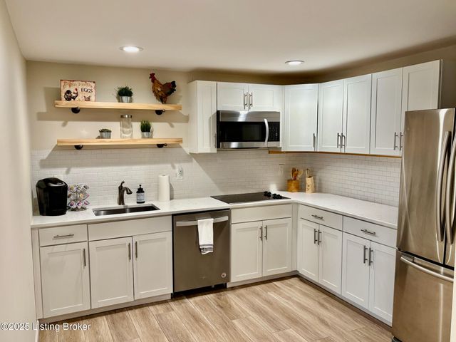 12016 Parkland Ct, Middeltown, KY 40243