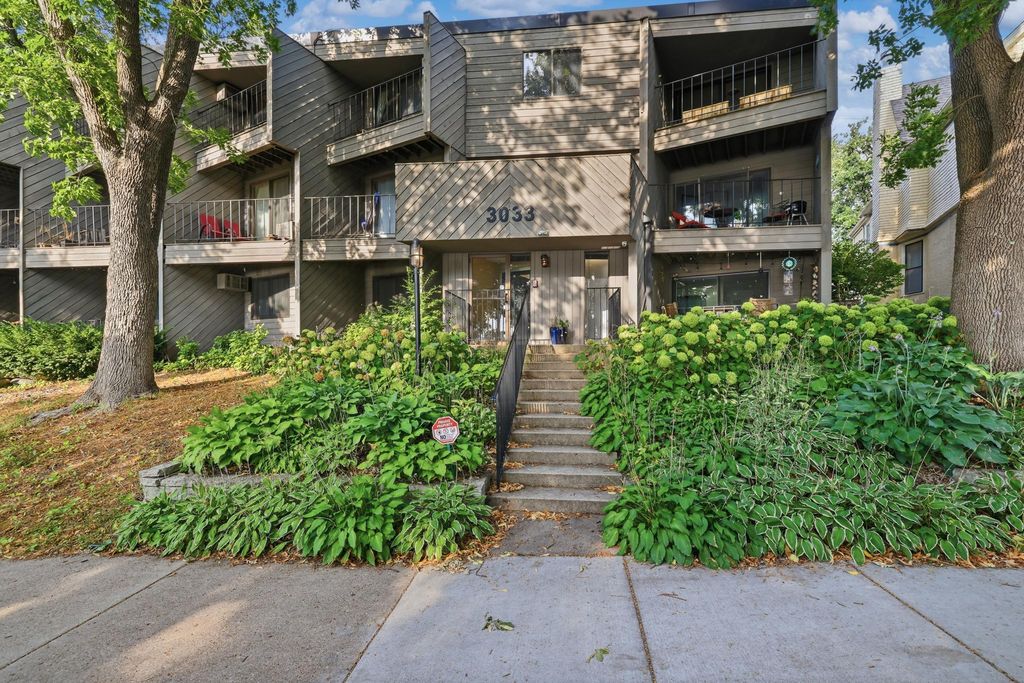 3033 E Bde Maka Ska Parkway 301, Minneapolis, MN 55408 — exterior