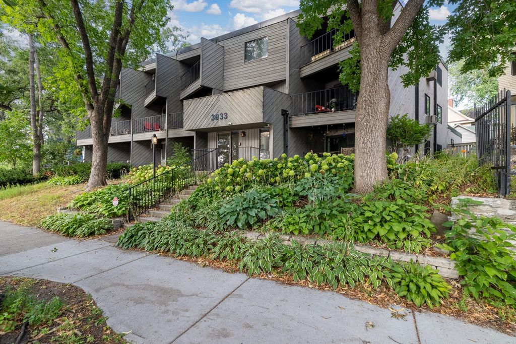 3033 E Bde Maka Ska Parkway 301, Minneapolis, MN 55408 — photo 2