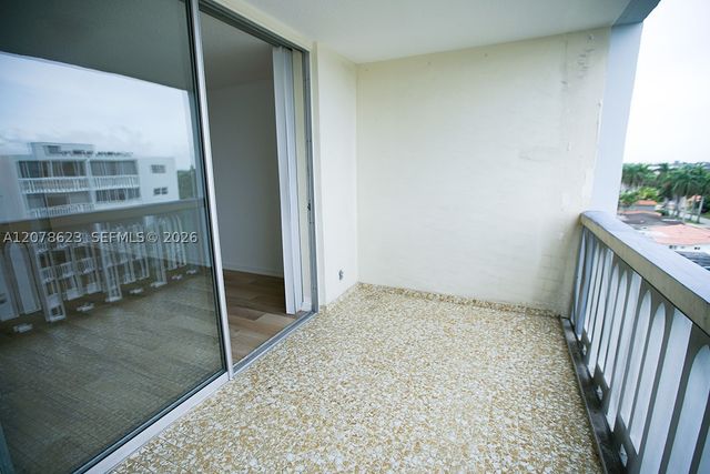 300 NE 12th Ave 703, Hallandale Beach, FL 33009