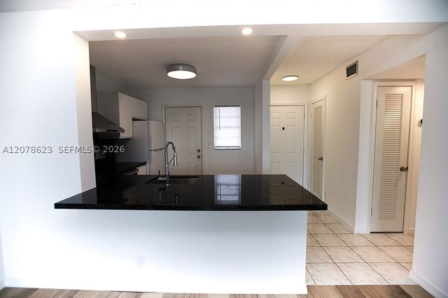 300 NE 12th Ave 703, Hallandale Beach, FL 33009