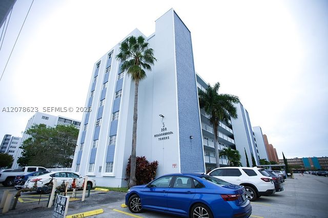300 NE 12th Ave 703, Hallandale Beach, FL 33009