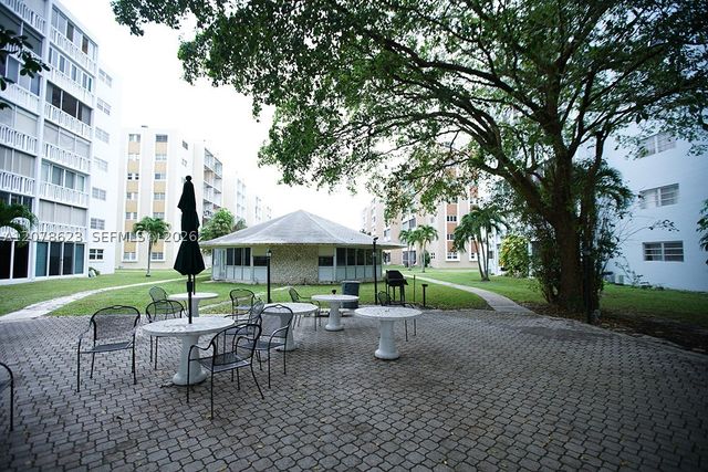 300 NE 12th Ave 703, Hallandale Beach, FL 33009