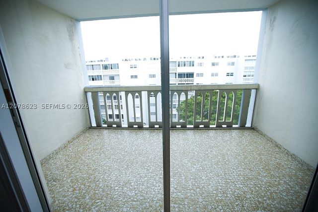 300 NE 12th Ave 703, Hallandale Beach, FL 33009