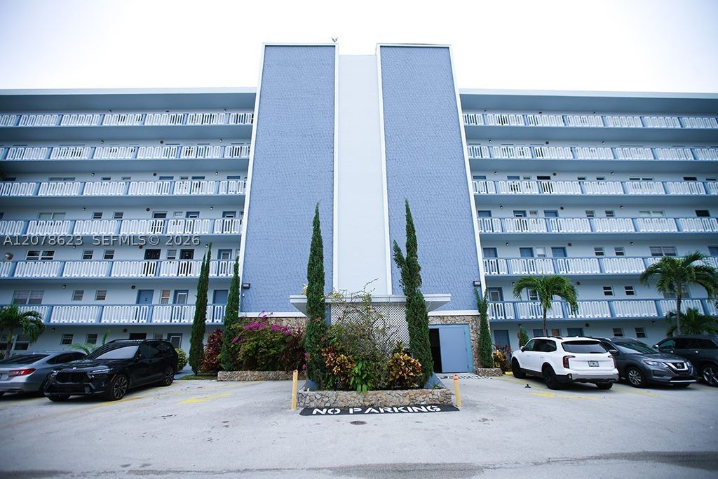 300 NE 12th Ave 703, Hallandale Beach, FL 33009