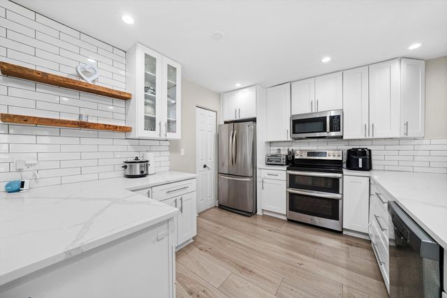 8094 Garfield Avenue 4-3, Burr Ridge, IL 60527