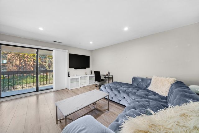 8094 Garfield Avenue 4-3, Burr Ridge, IL 60527