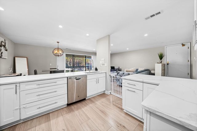 8094 Garfield Avenue 4-3, Burr Ridge, IL 60527