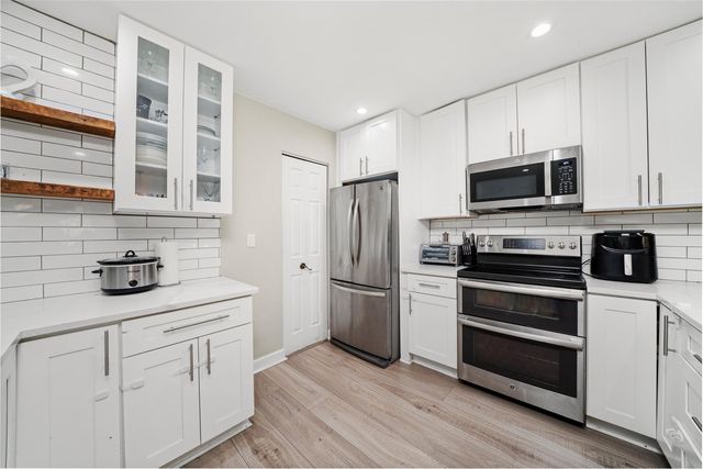 8094 Garfield Avenue 4-3, Burr Ridge, IL 60527