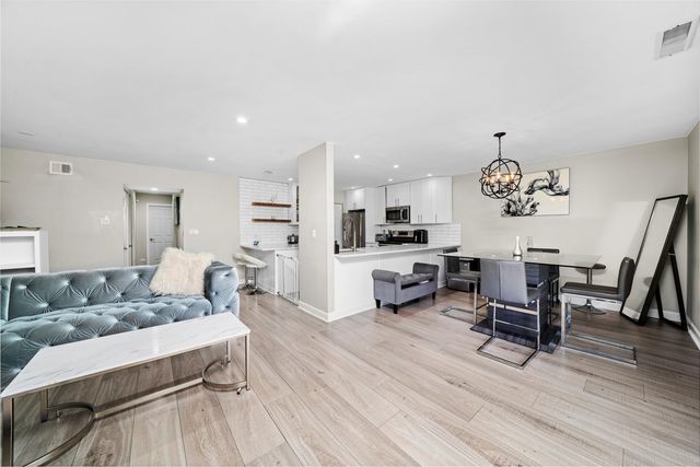 8094 Garfield Avenue 4-3, Burr Ridge, IL 60527