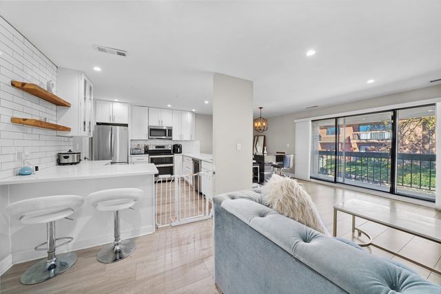 8094 Garfield Avenue 4-3, Burr Ridge, IL 60527