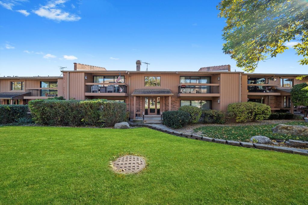 8094 Garfield Avenue 4-3, Burr Ridge, IL 60527