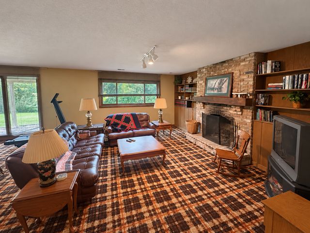 2811 Comstock Lane N, Plymouth, MN 55447