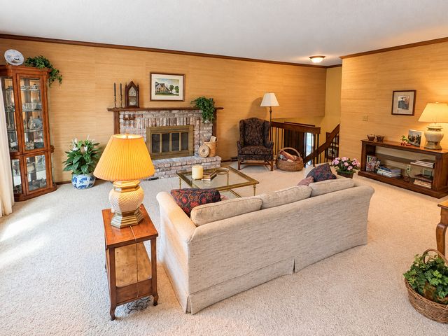 2811 Comstock Lane N, Plymouth, MN 55447