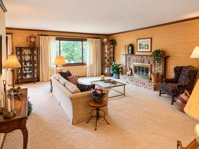 2811 Comstock Lane N, Plymouth, MN 55447