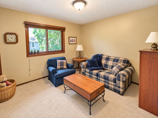2811 Comstock Lane N, Plymouth, MN 55447