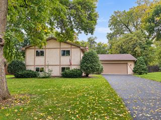 2811 Comstock Lane N, Plymouth, MN 55447
