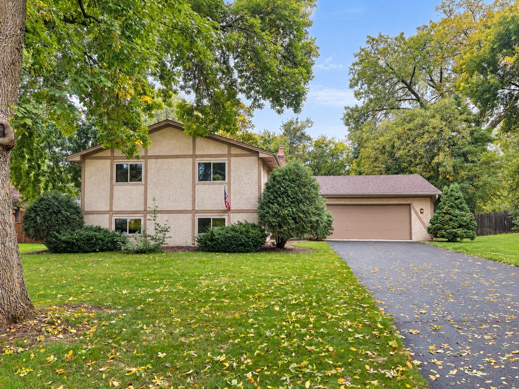 2811 Comstock Lane N, Plymouth, MN 55447