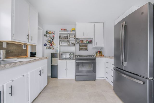 1894 Fall River Avenue, Seekonk, MA 02771