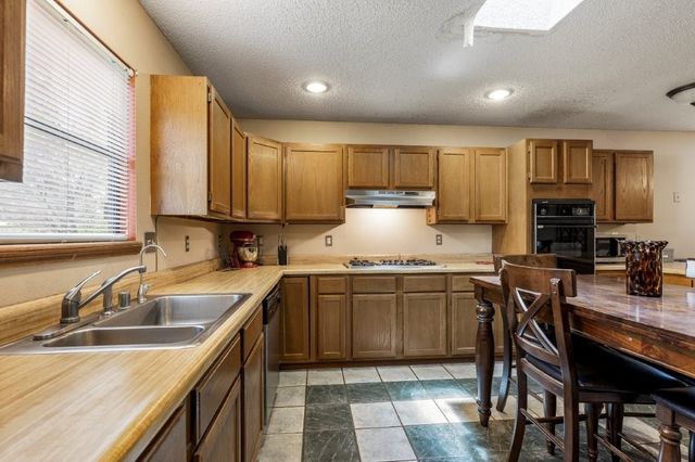 1940 S Washington Street, Siloam Springs, AR 72761