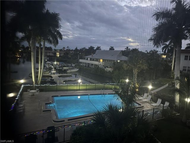 1666 Osprey AVE 203, Naples, FL 34102