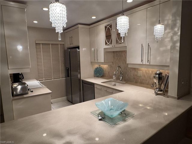 1666 Osprey AVE 203, Naples, FL 34102