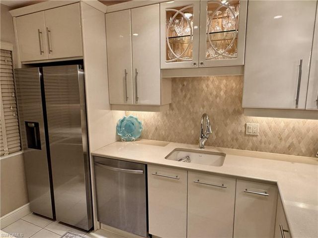 1666 Osprey AVE 203, Naples, FL 34102