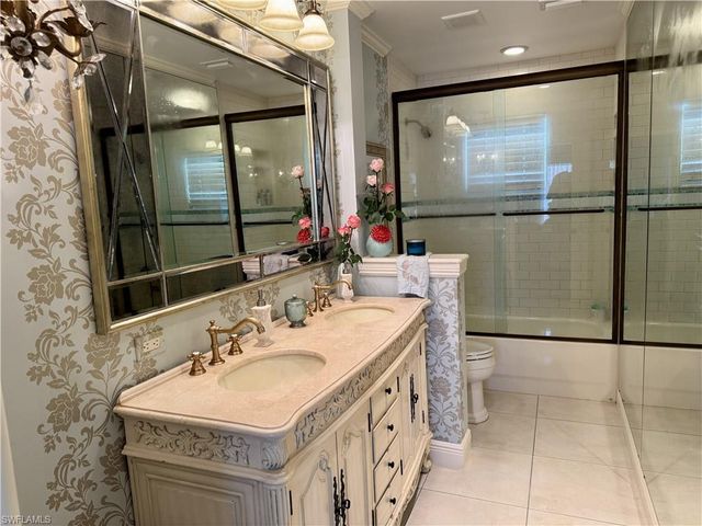 1666 Osprey AVE 203, Naples, FL 34102