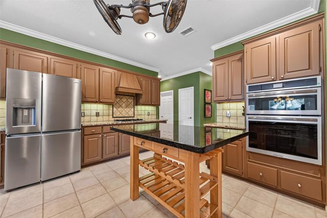 8 Alba Road, Montgomery, TX 77356