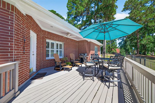 8 Alba Road, Montgomery, TX 77356
