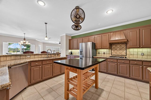 8 Alba Road, Montgomery, TX 77356
