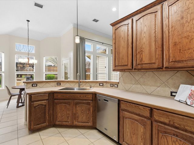 1600 Meadows Avenue, Lantana, TX 76226